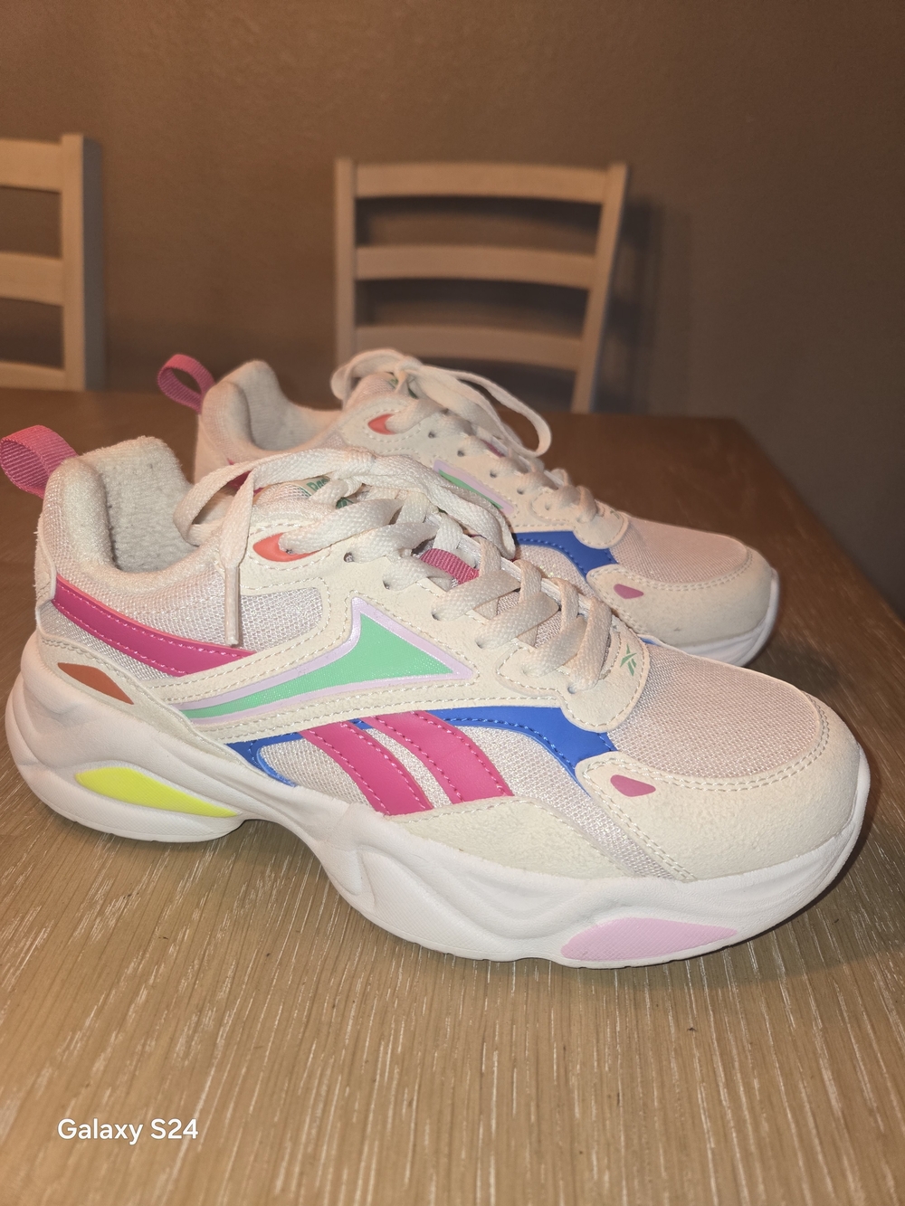Reebok Kids Cream Sneakers With Sparkles Youth 5.5